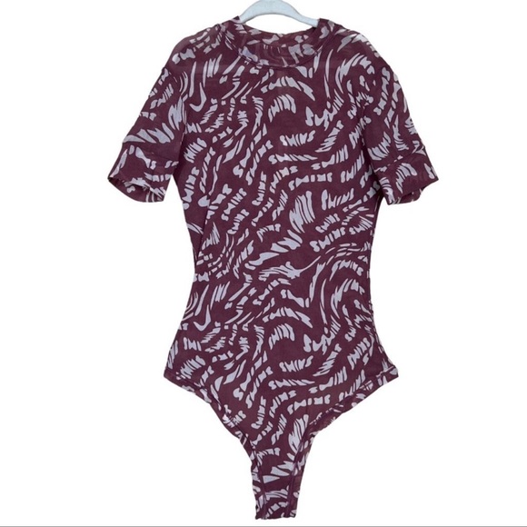 SKIMS Summer Mesh T-Shirt Bodysuit
Raspberry Swirl Size Medium - Picture 3 of 12